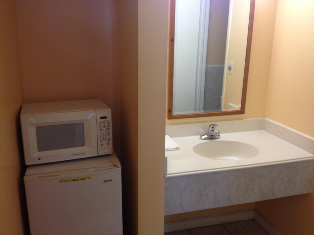 Fort Eustis Inn Newport News Room photo